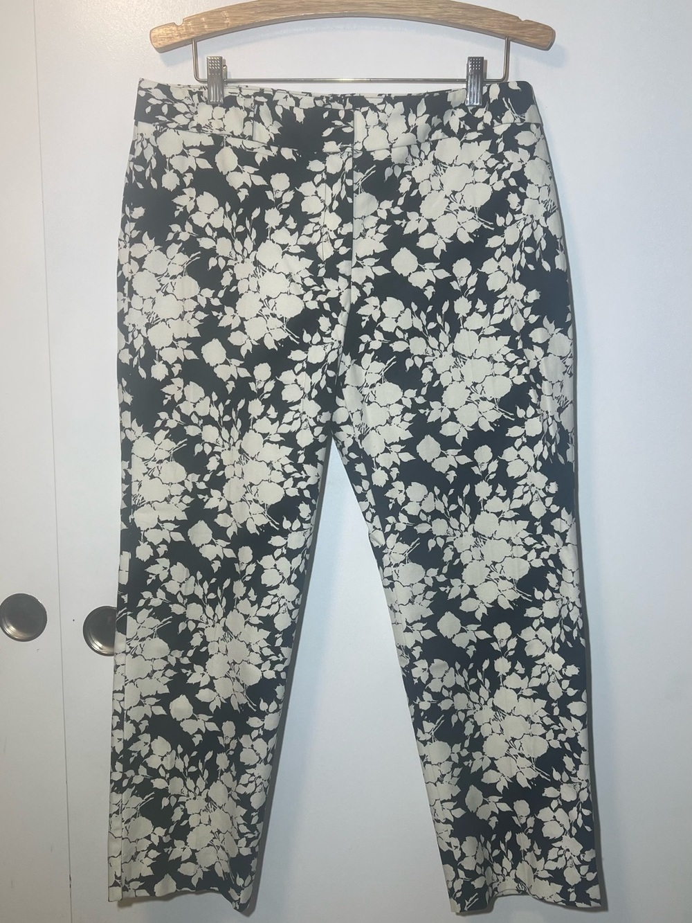 Talbots Womens Pants Black White Size 10 Signature Crop Floral Cotton Blend